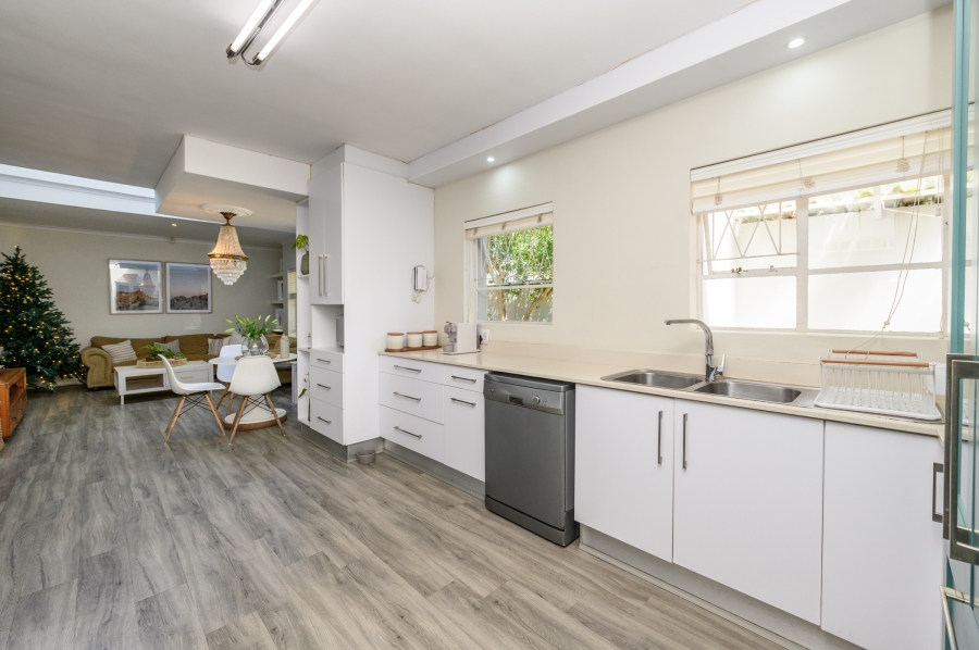 4 Bedroom Property for Sale in Summerstrand Eastern Cape